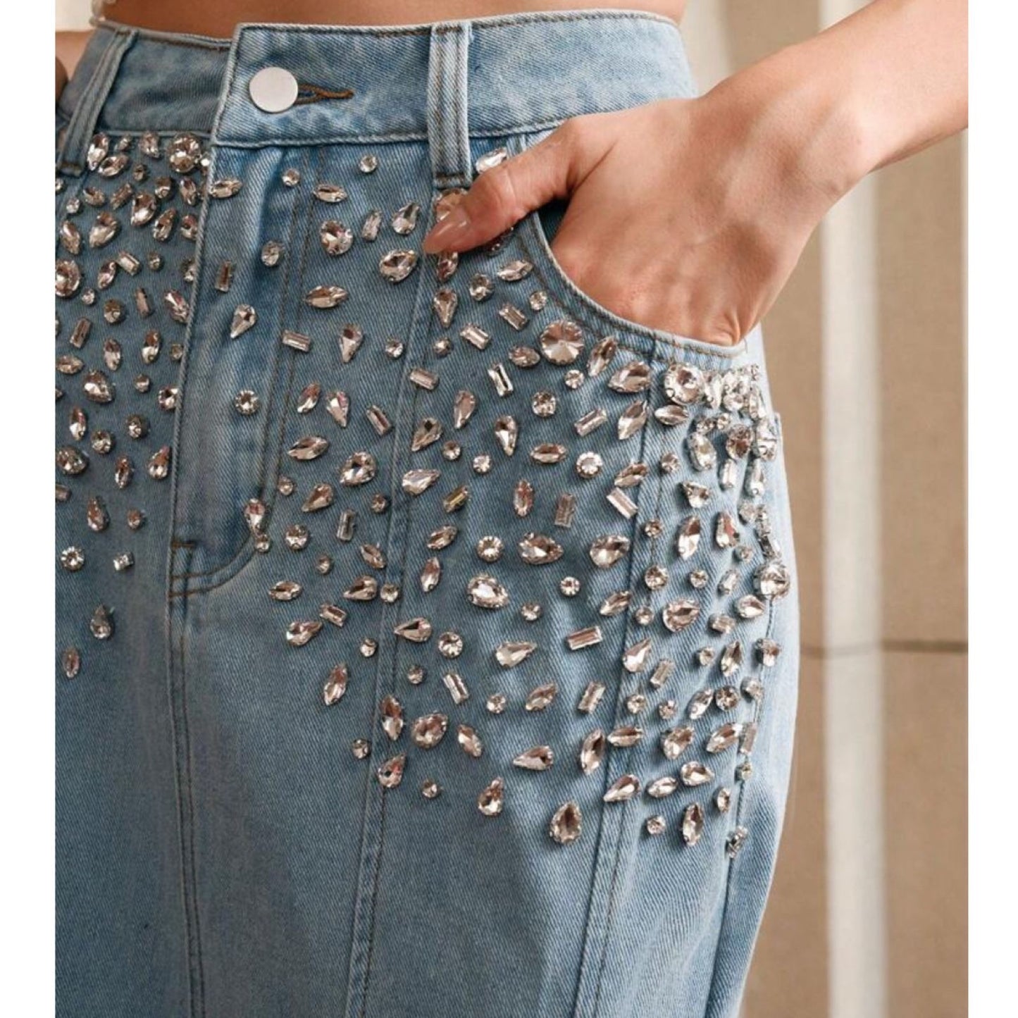 Set Crop Top y Falda en Denim con Apliques en Rhinestones
