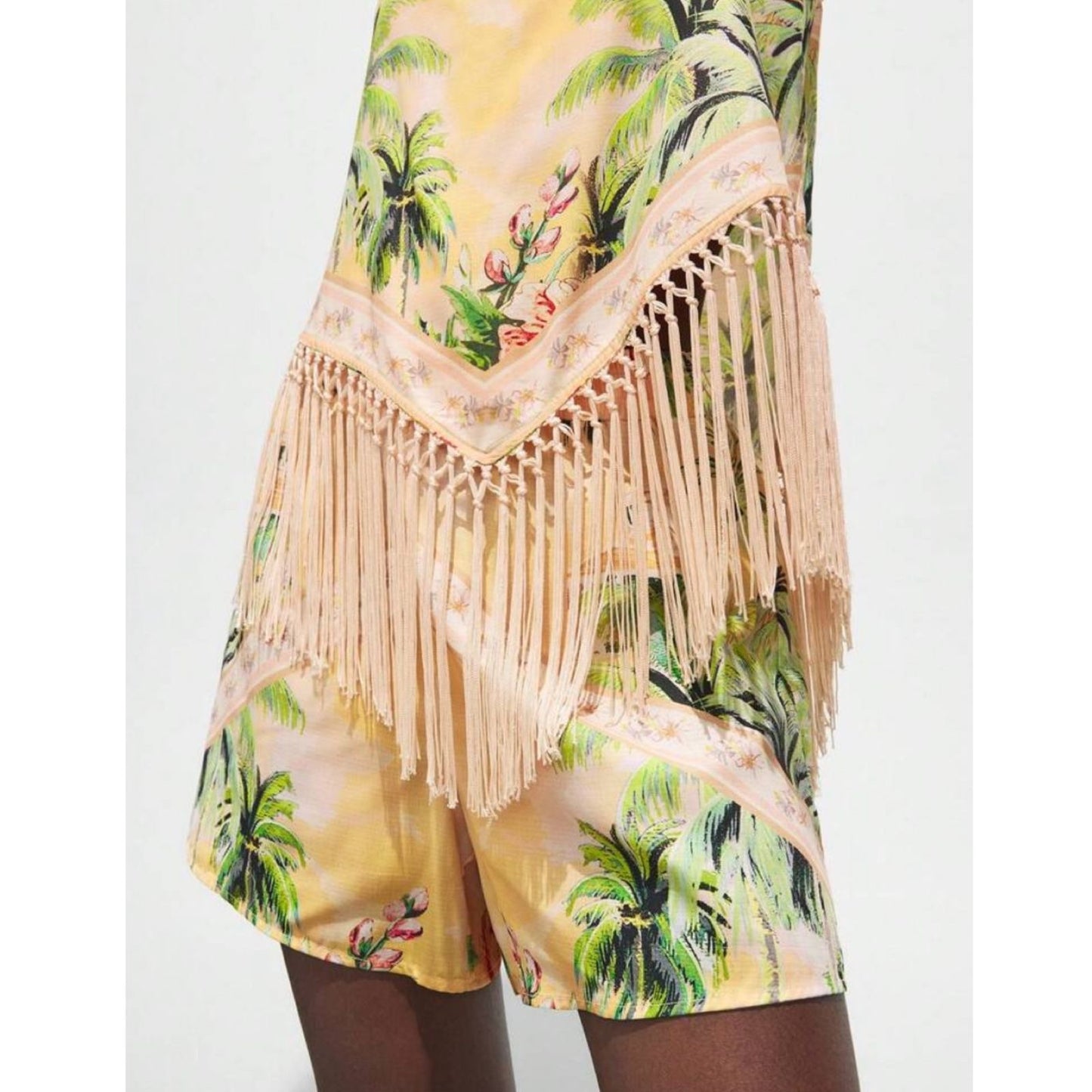 Set Top de Tiras con Flecos y Short Tropical