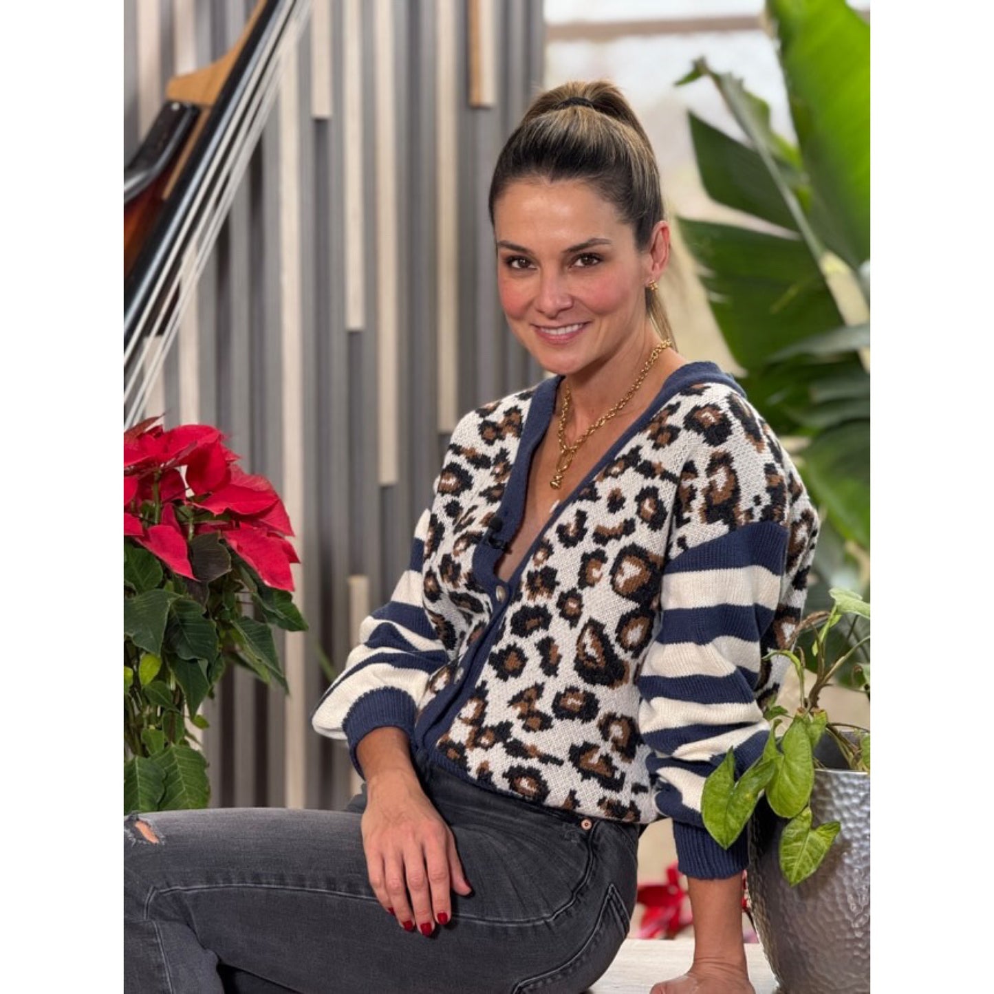 Sweater Animal Print con Mangas a Rayas