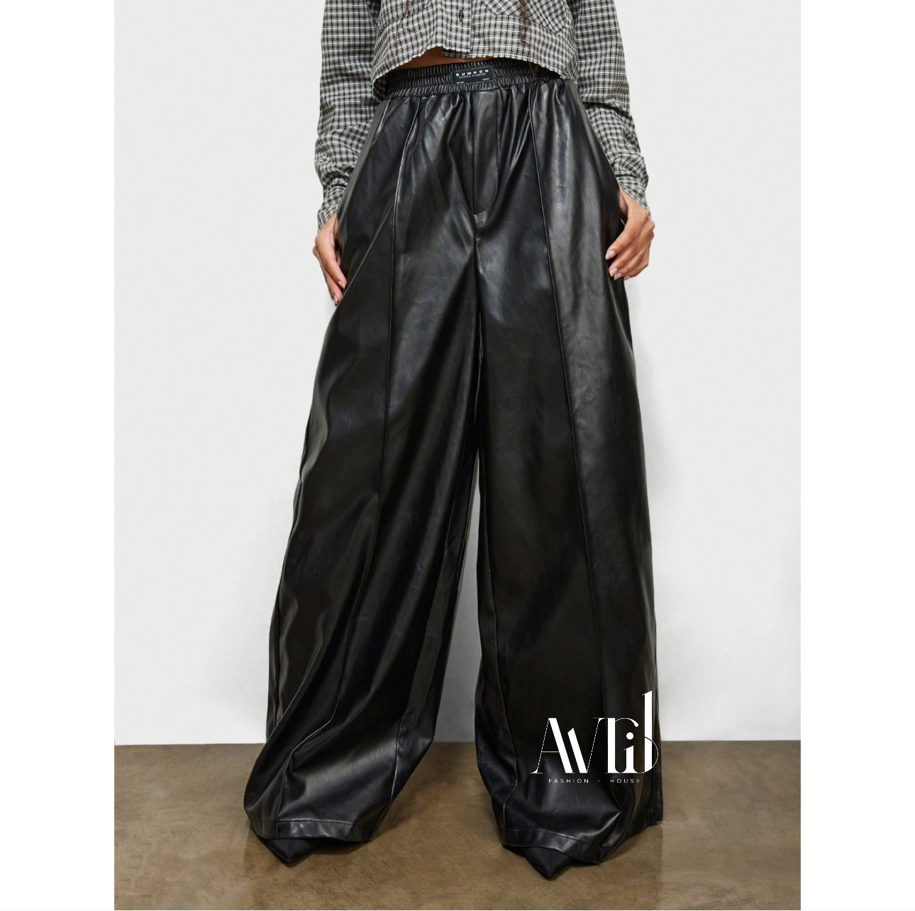 Pantalón de Cuero con Pretina Elástica