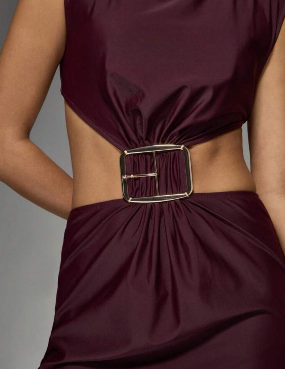 Vestido Midi Cut Out