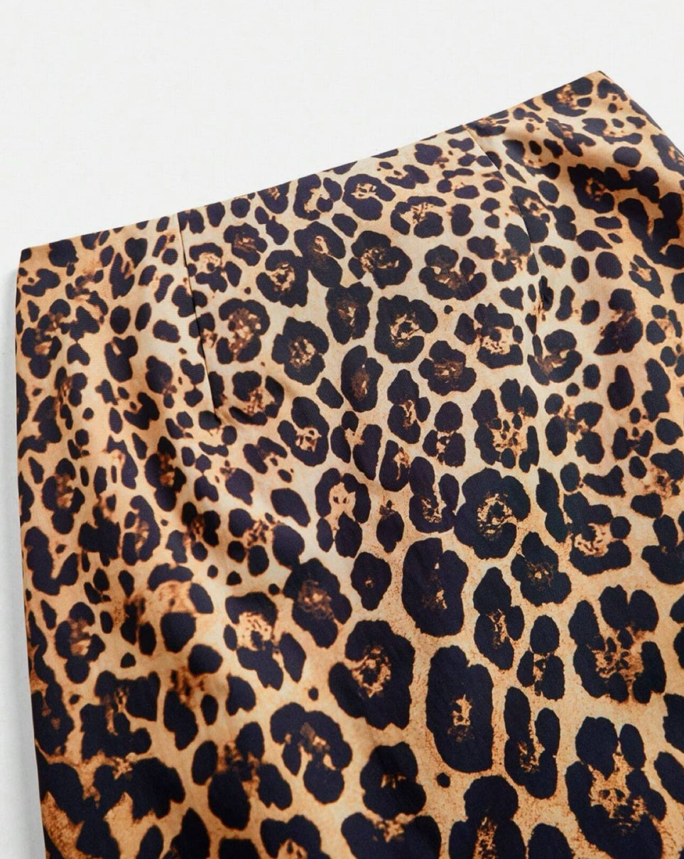 Set Crop Top y Falda Midi en Animal Print