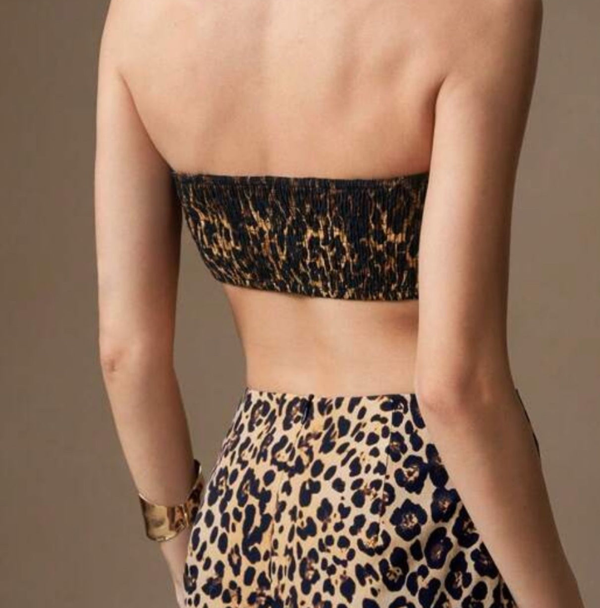 Set Crop Top y Falda Midi en Animal Print