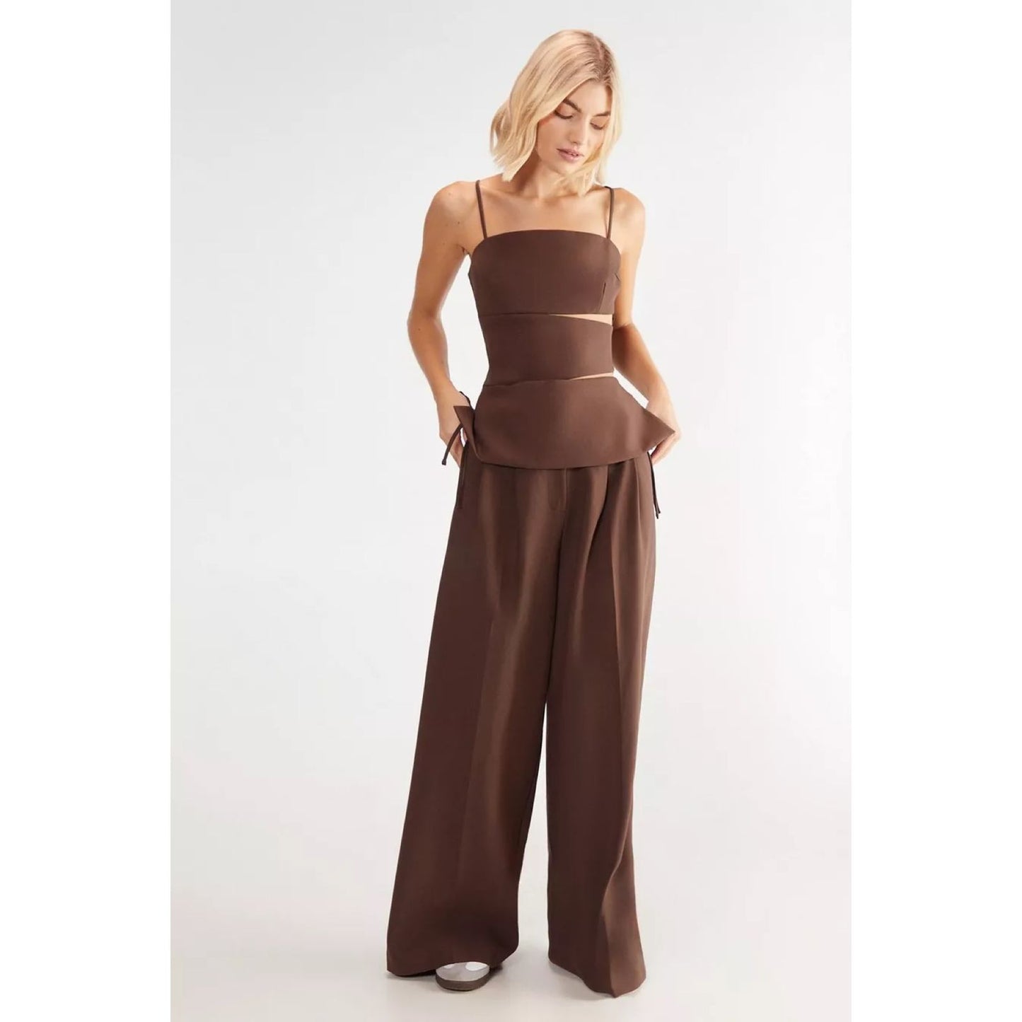 Set Top Strapless Cut Out y Pantalón