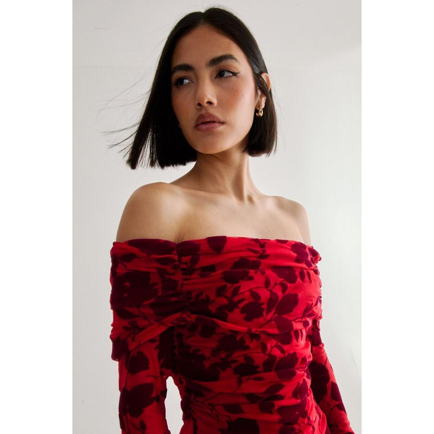 Vestido Mini Cuello Barco con Mangas y Floral