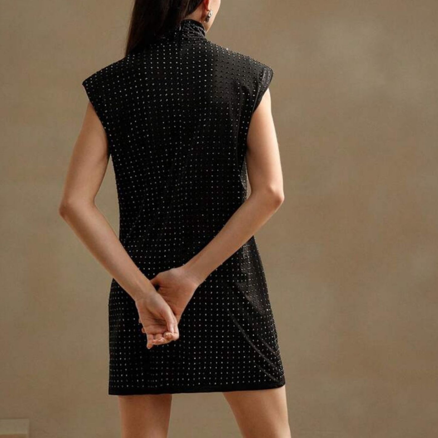 Vestido Cuello Alto con Rhinestones