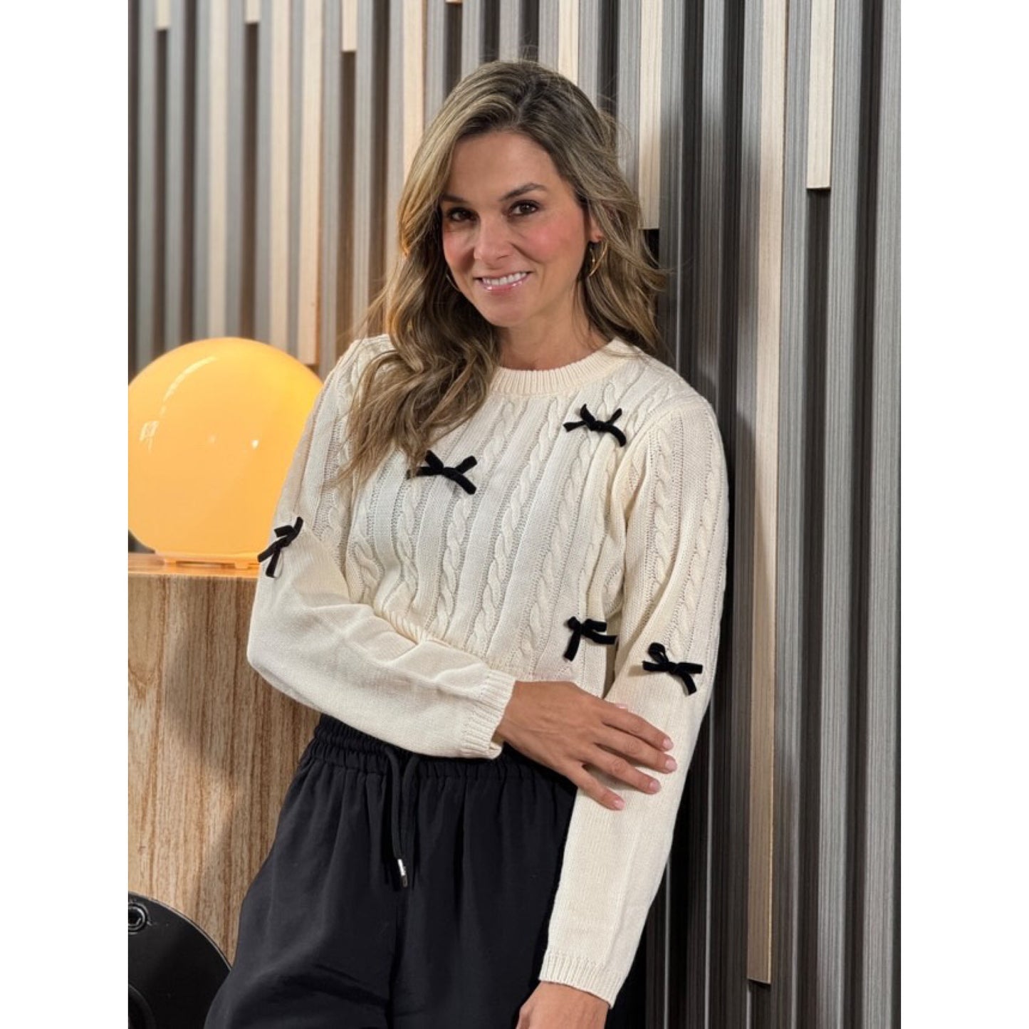 Sweater Tejido con Detalles Lazos