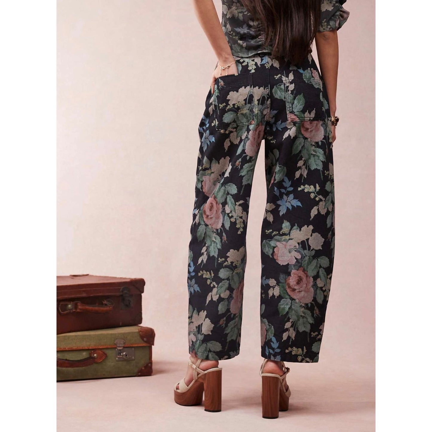 Jean Barrel con Estampado Floral