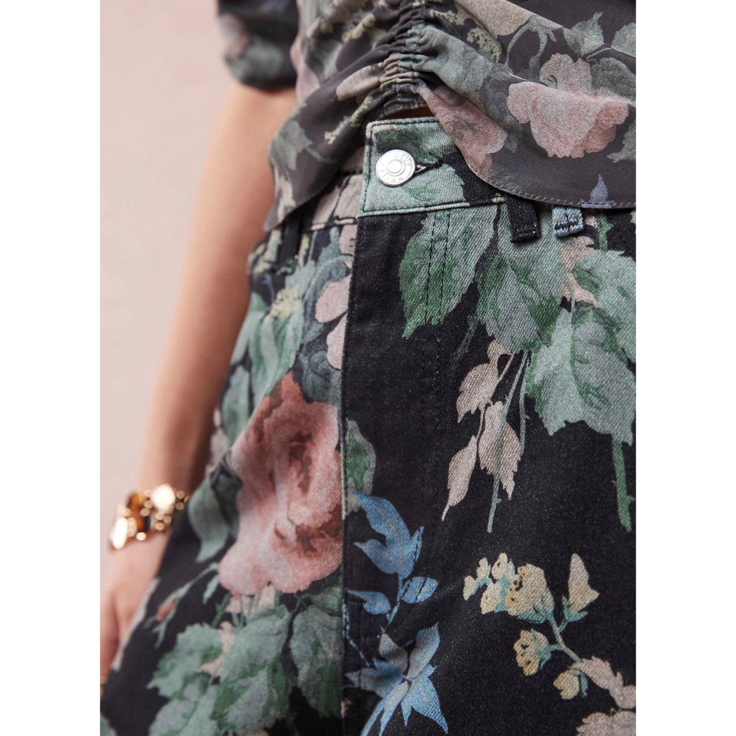 Jean Barrel con Estampado Floral