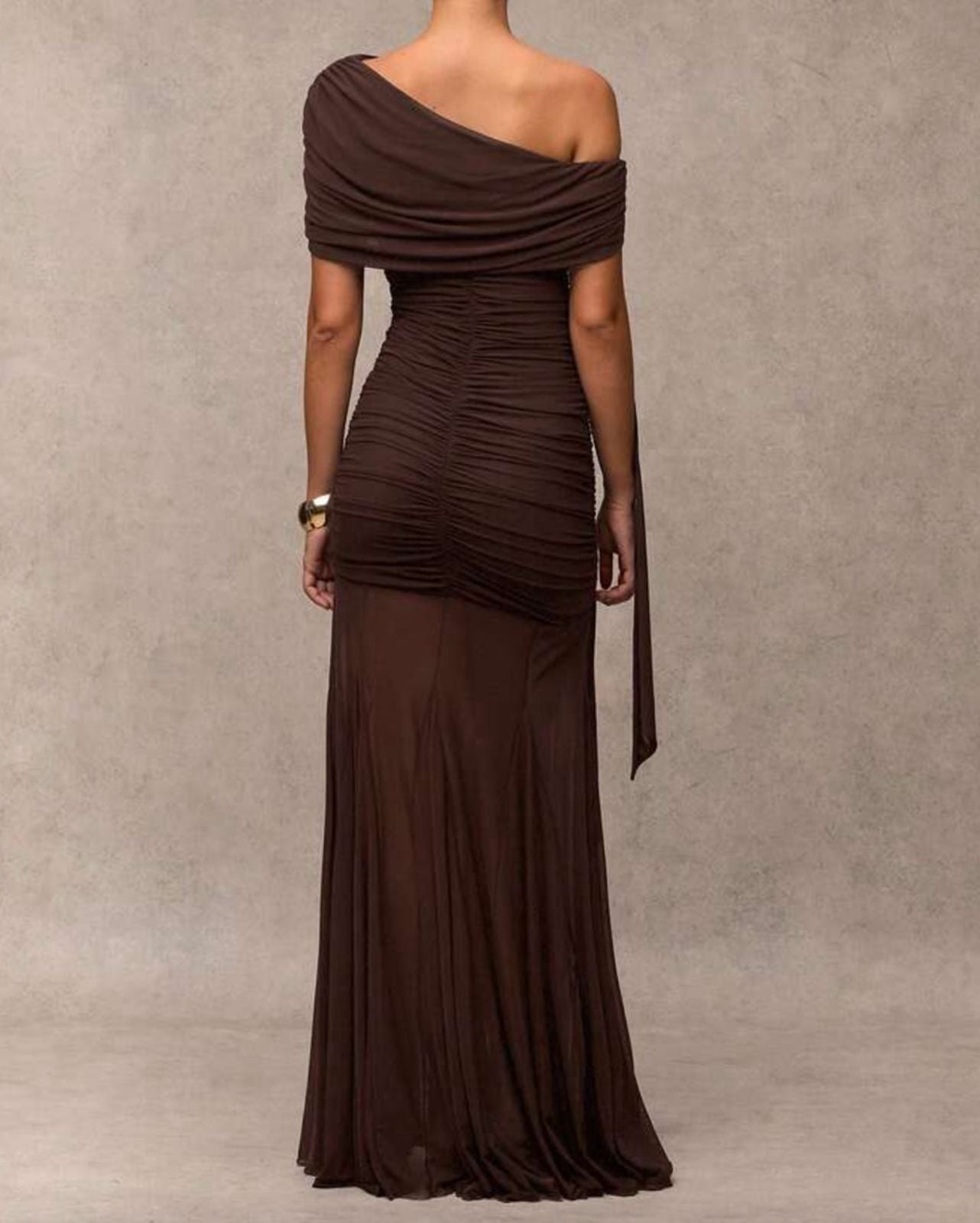 Vestido Asimétrico con Hombro Descubierto Vm