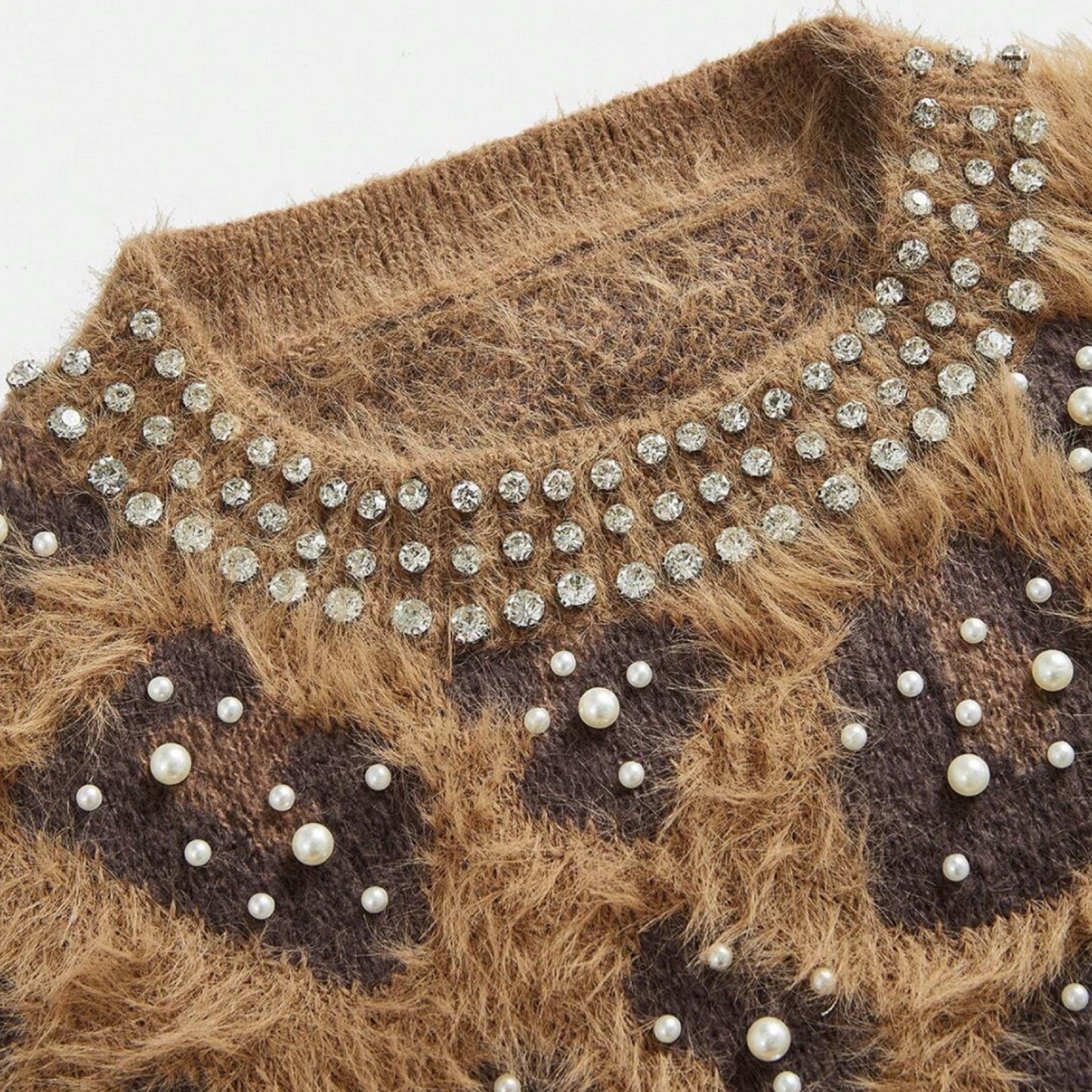 Sweater con Estampado Animal Print y Apliques Perlas