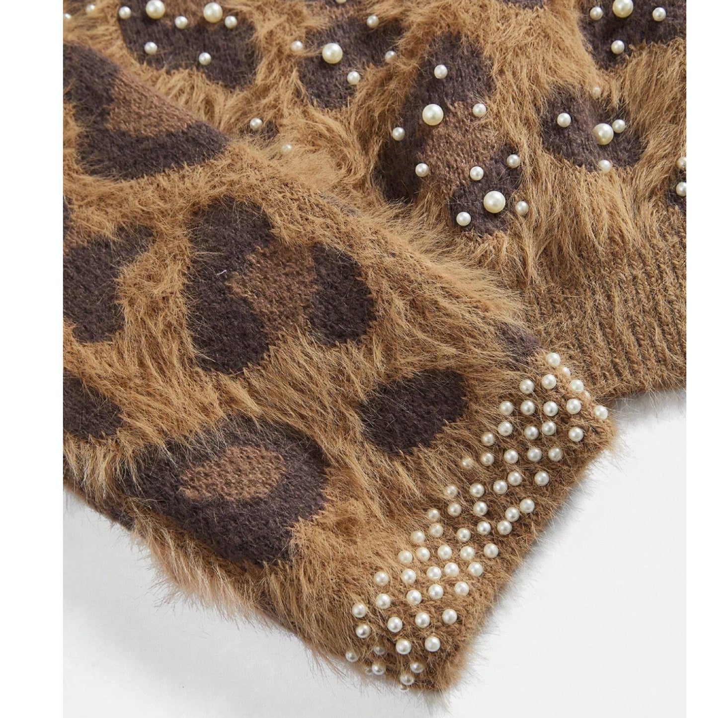 Sweater con Estampado Animal Print y Apliques Perlas
