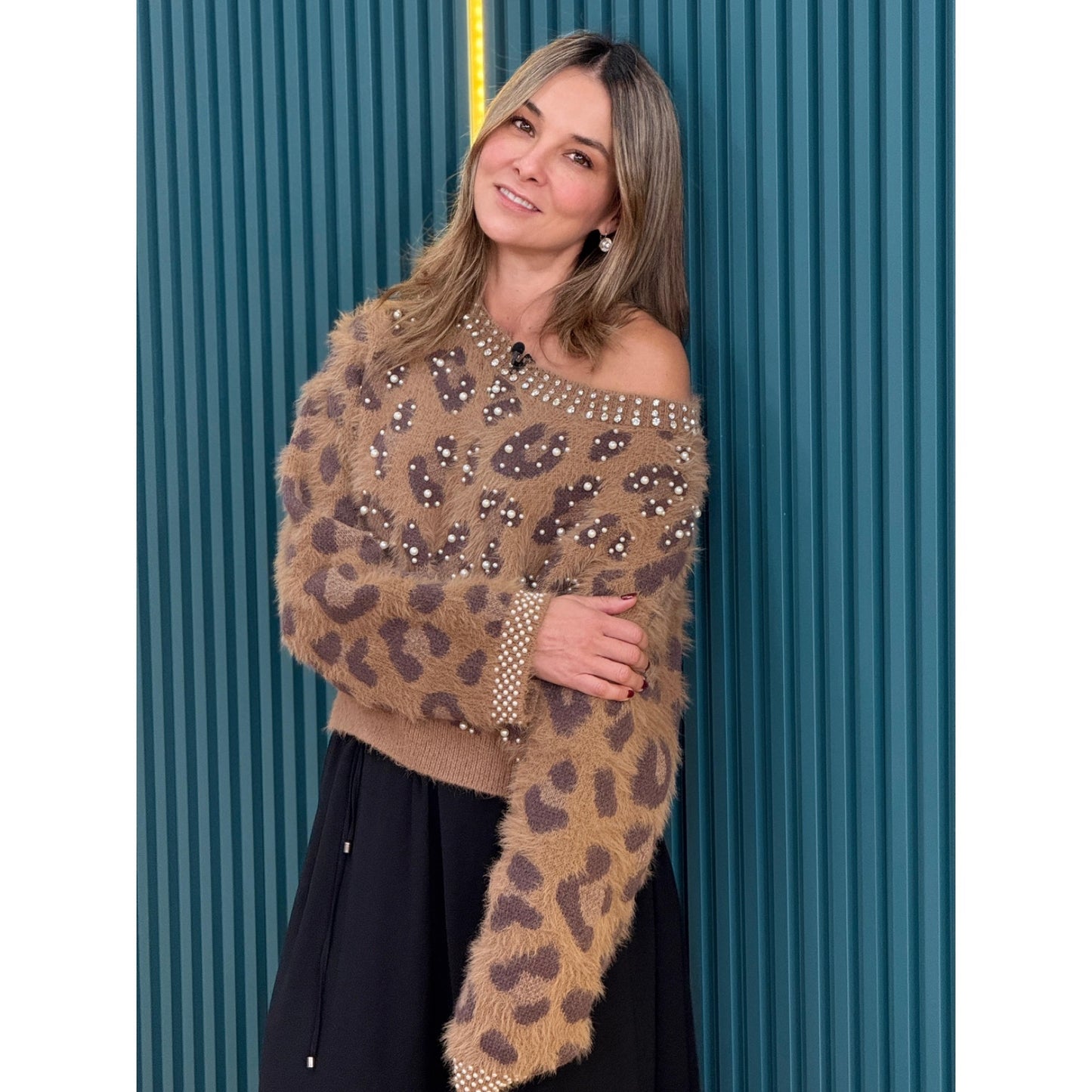 Sweater con Estampado Animal Print y Apliques Perlas