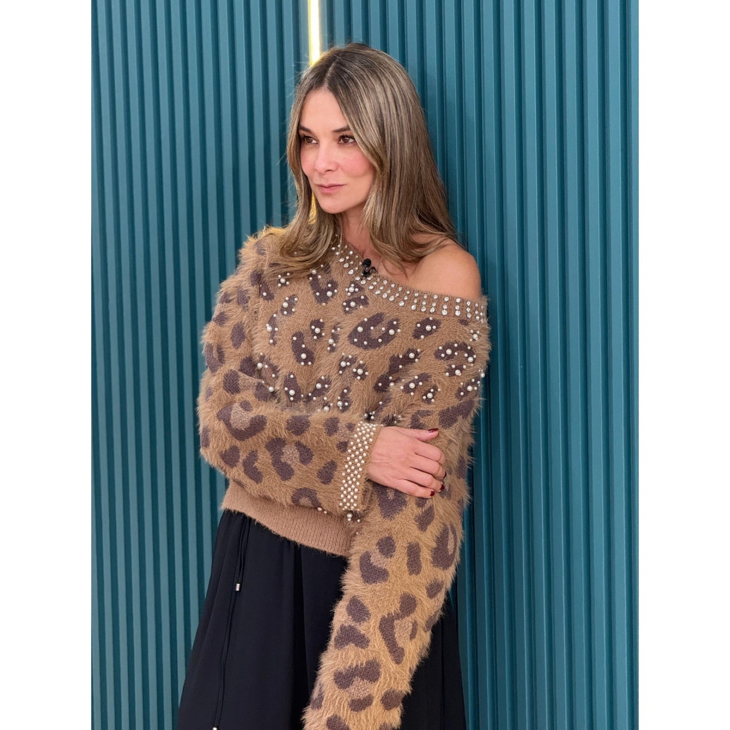 Sweater con Estampado Animal Print y Apliques Perlas