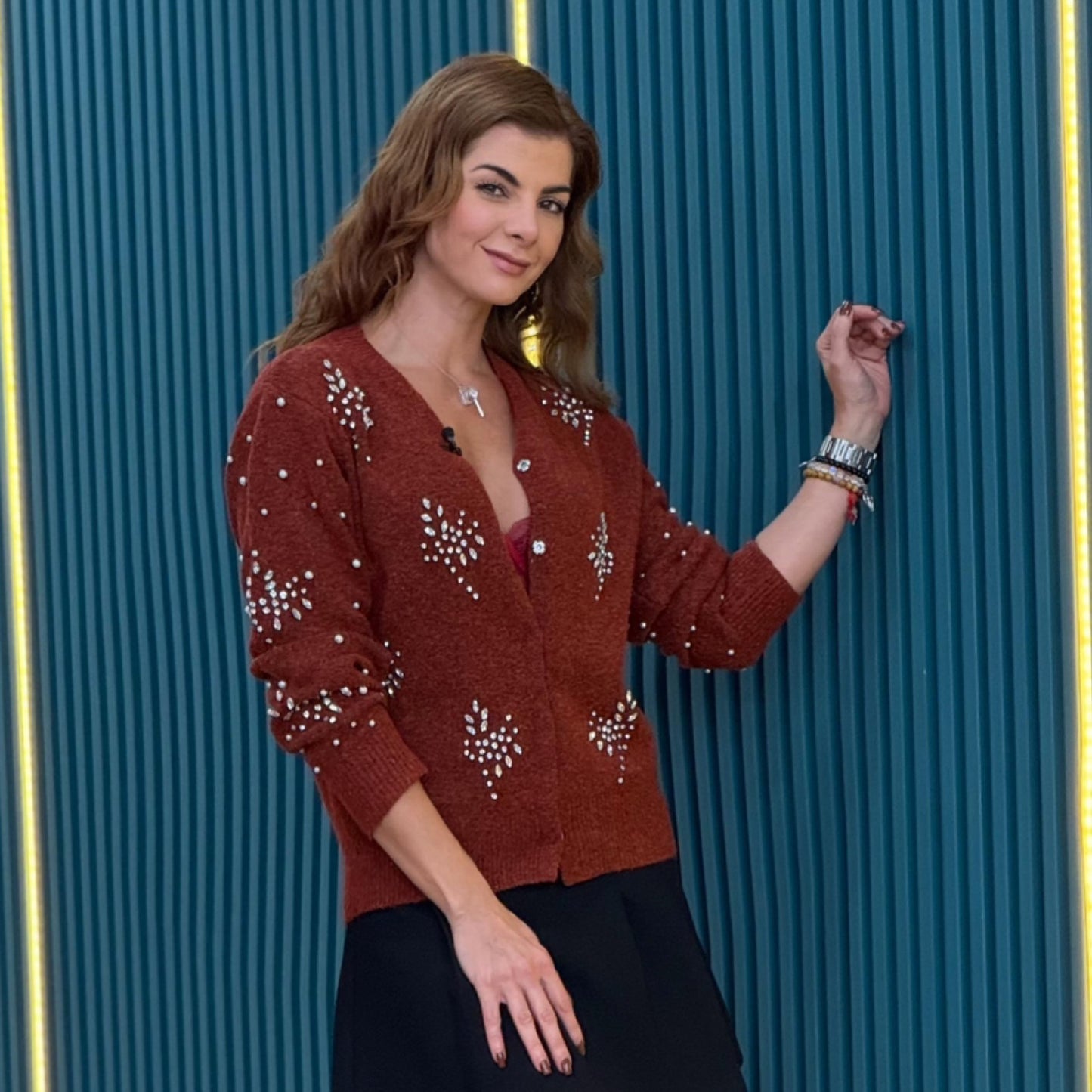 Cardigan Tejido con Apliques en Rhinestones