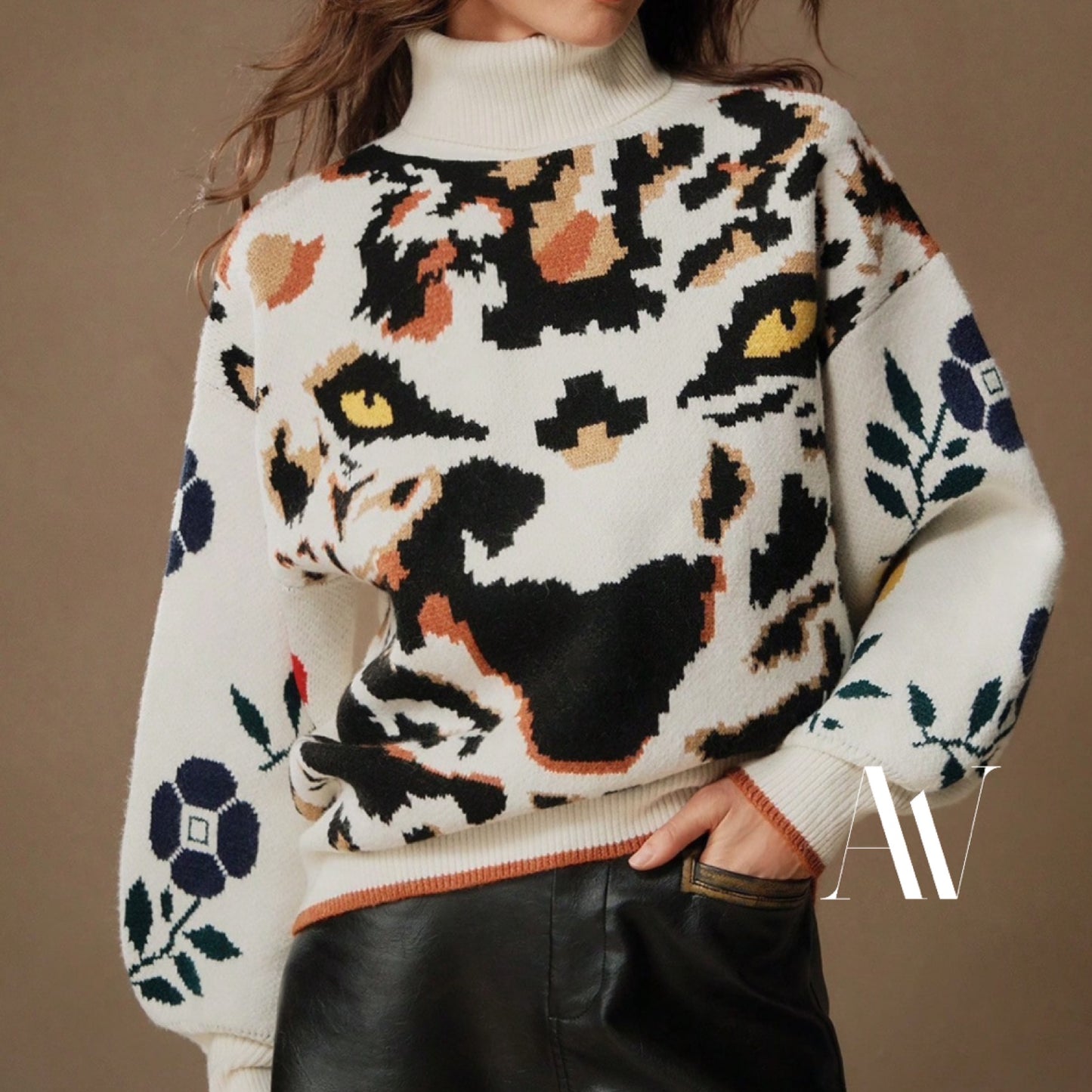 Sweater Cuello Alto con Estampado Animal