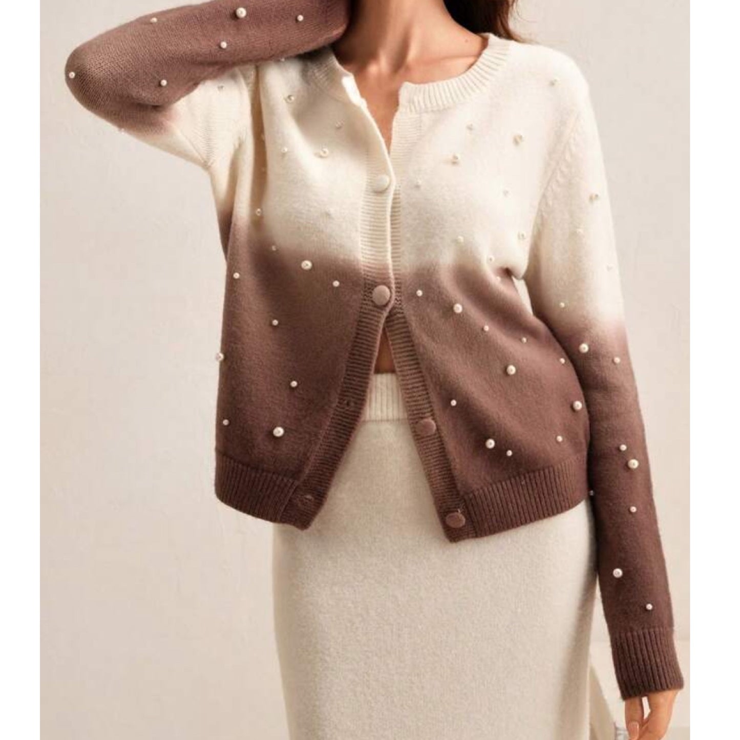 Set Cardigan y Falda Midi con Perlas