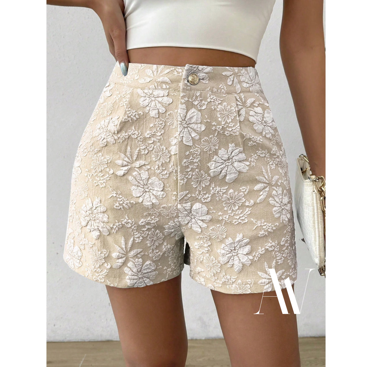 Short con Bordado Floral – Talle Alto