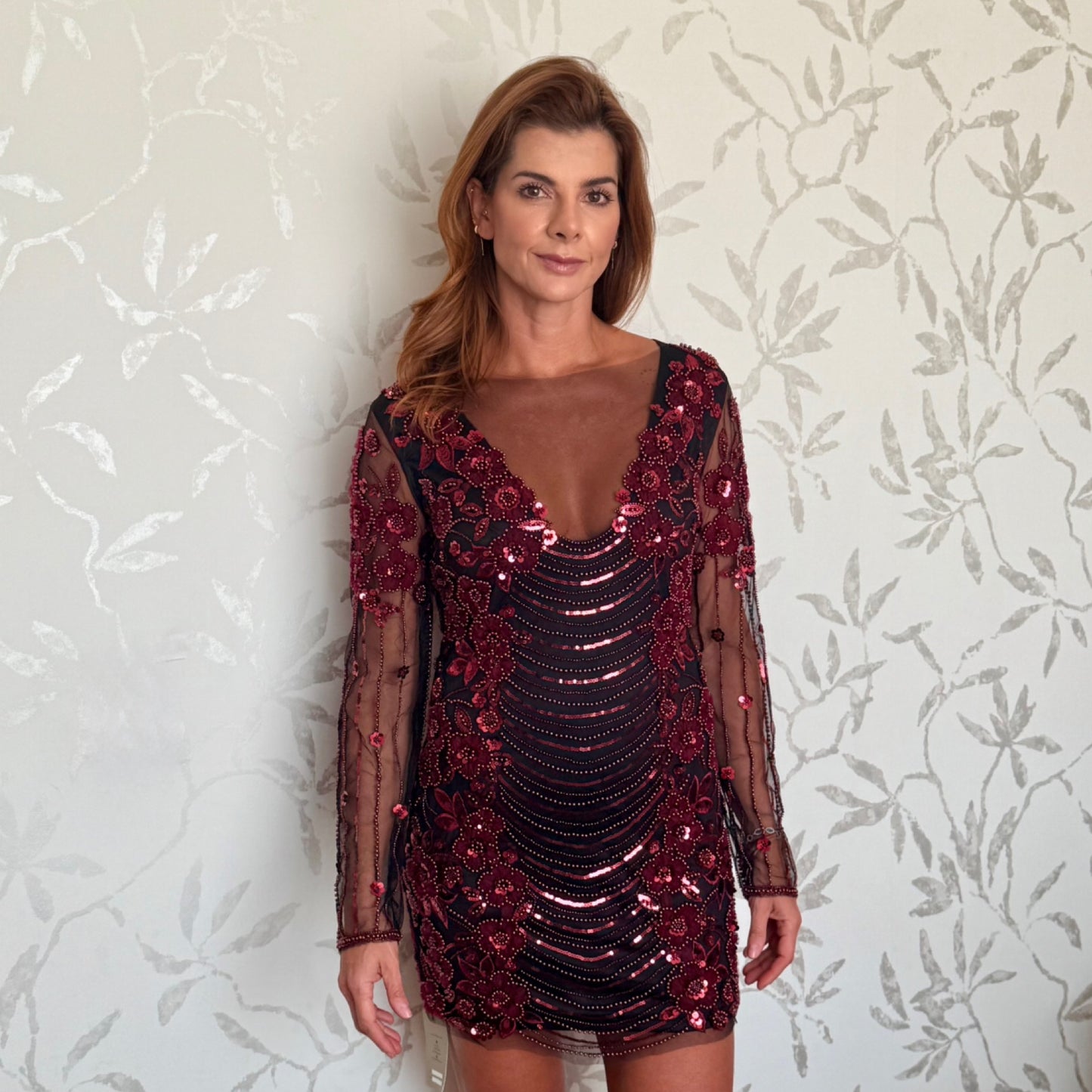 Vestido Mini Cocktail en Lentejuelas con Mangas Largas