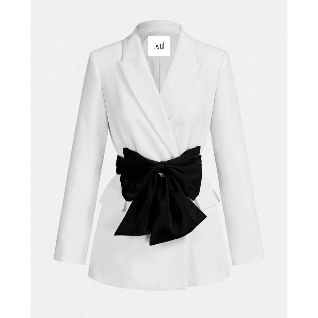 Blazer con solapa y Cinturón Lazo