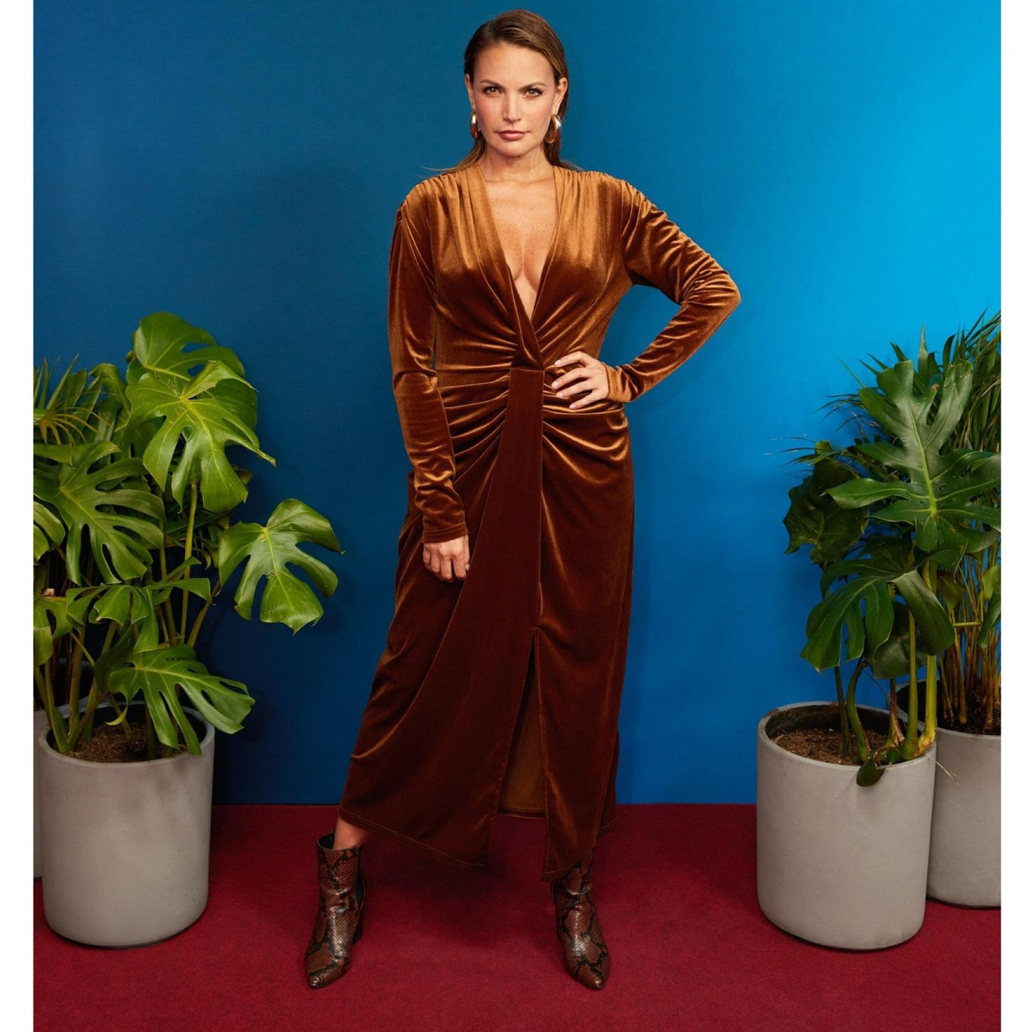 Vestido Midi en Velvet con escote en V