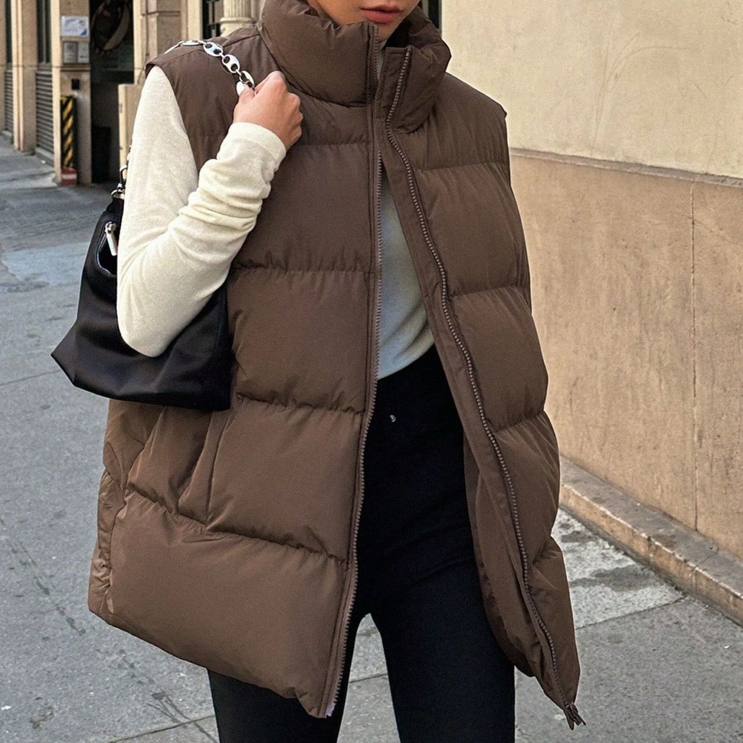 Chaleco Acolchado Mocha con Cuello Alto