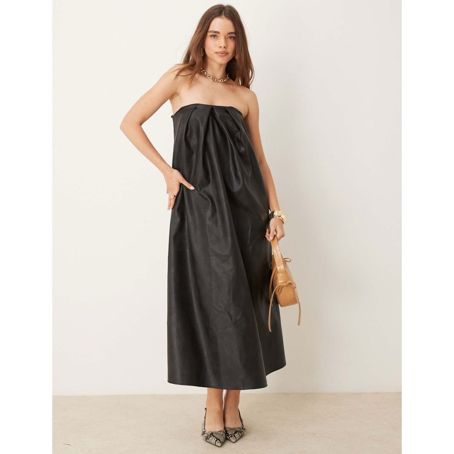 Vestido Midi con Pinzas en Cuero
