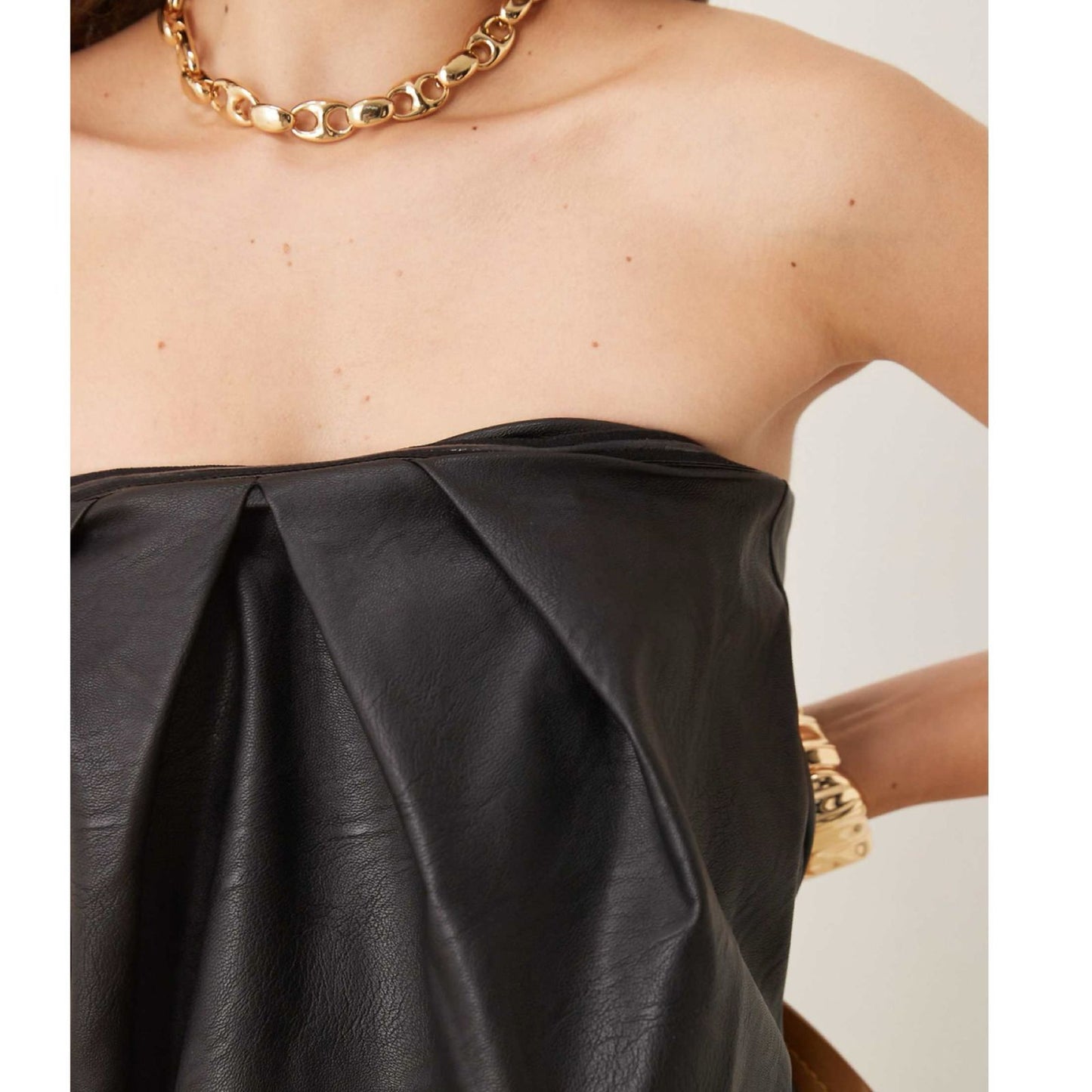 Vestido Midi con Pinzas en Cuero