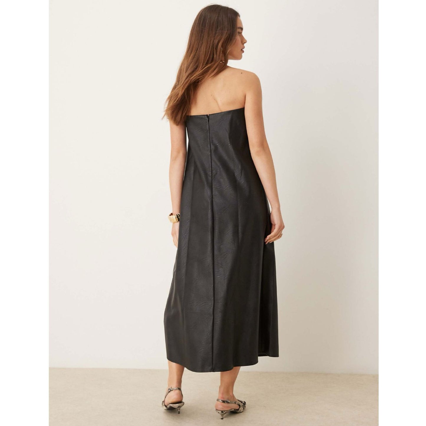 Vestido Midi con Pinzas en Cuero