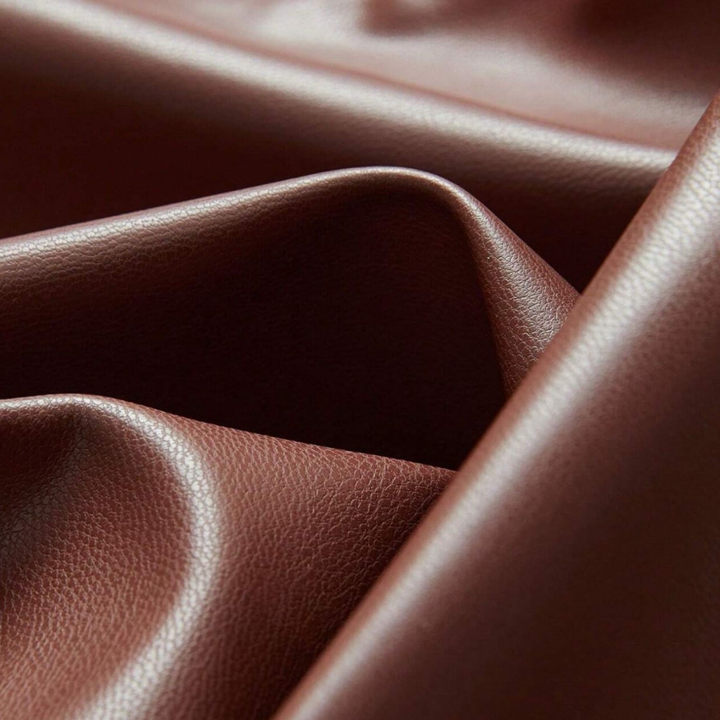 Falda Midi en Cuero con Hebillas