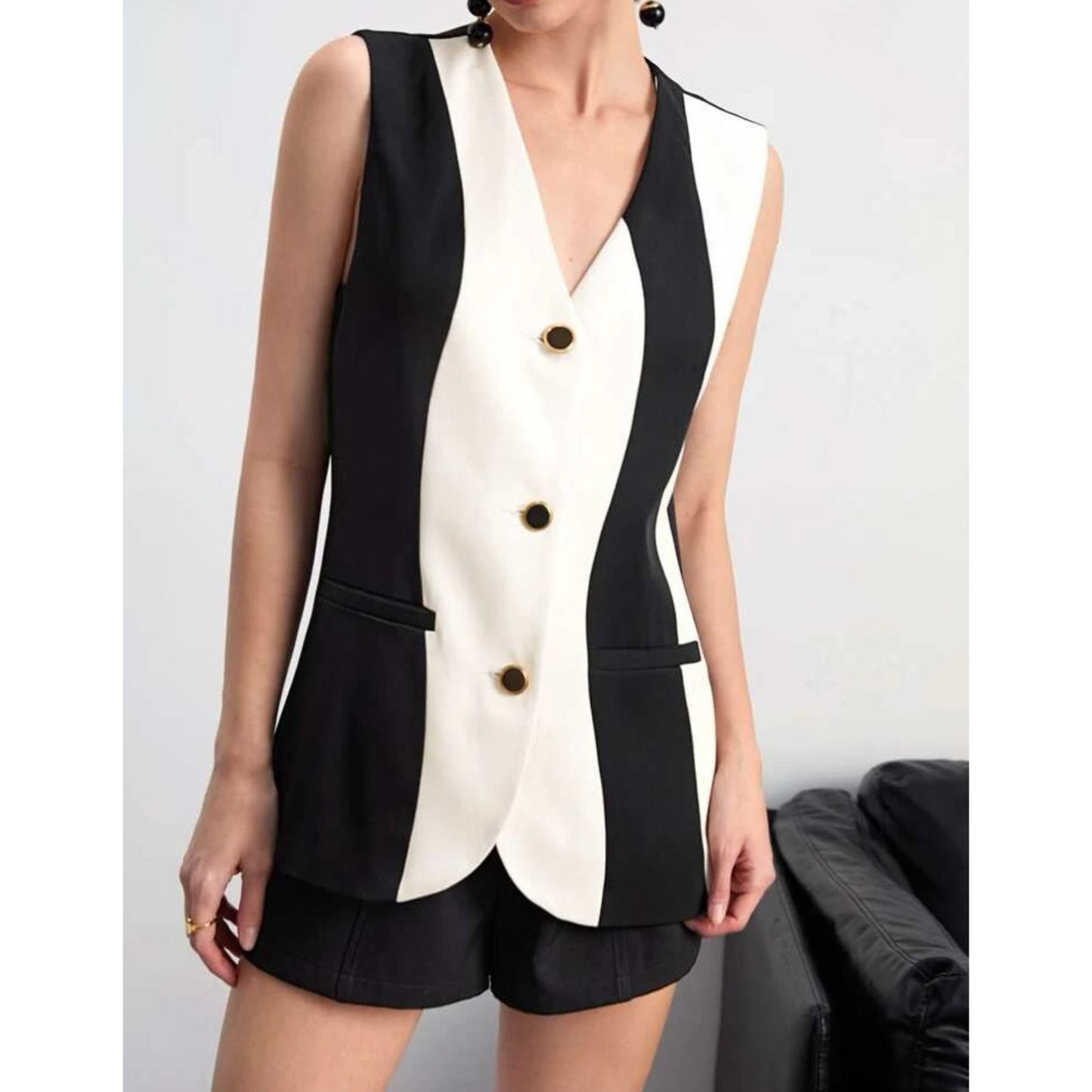 Chaleco Bicolor con Cuello V