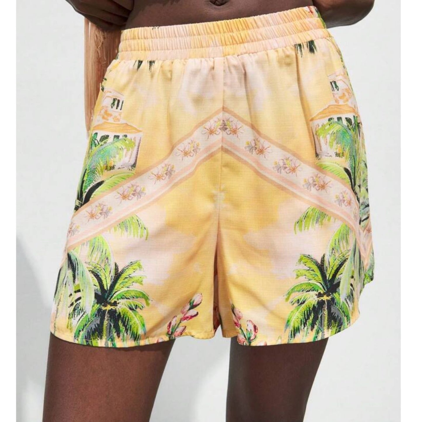 Set Top de Tiras con Flecos y Short Tropical