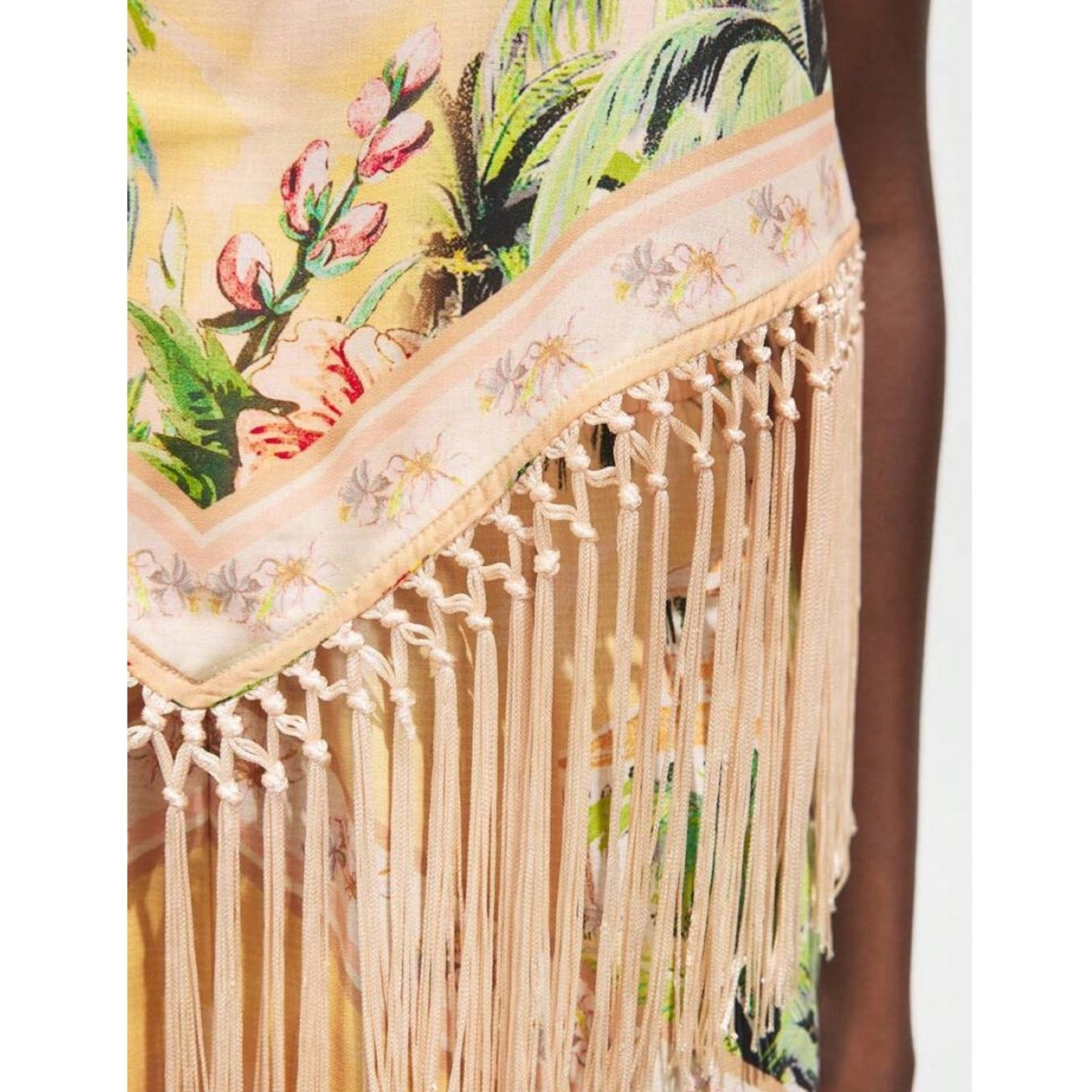 Set Top de Tiras con Flecos y Short Tropical