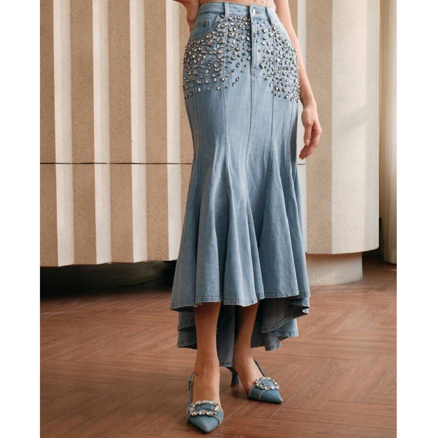 Set Crop Top y Falda en Denim con Apliques en Rhinestones