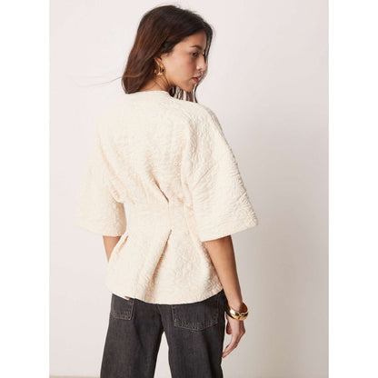 Top Peplum Jacquard en Crema