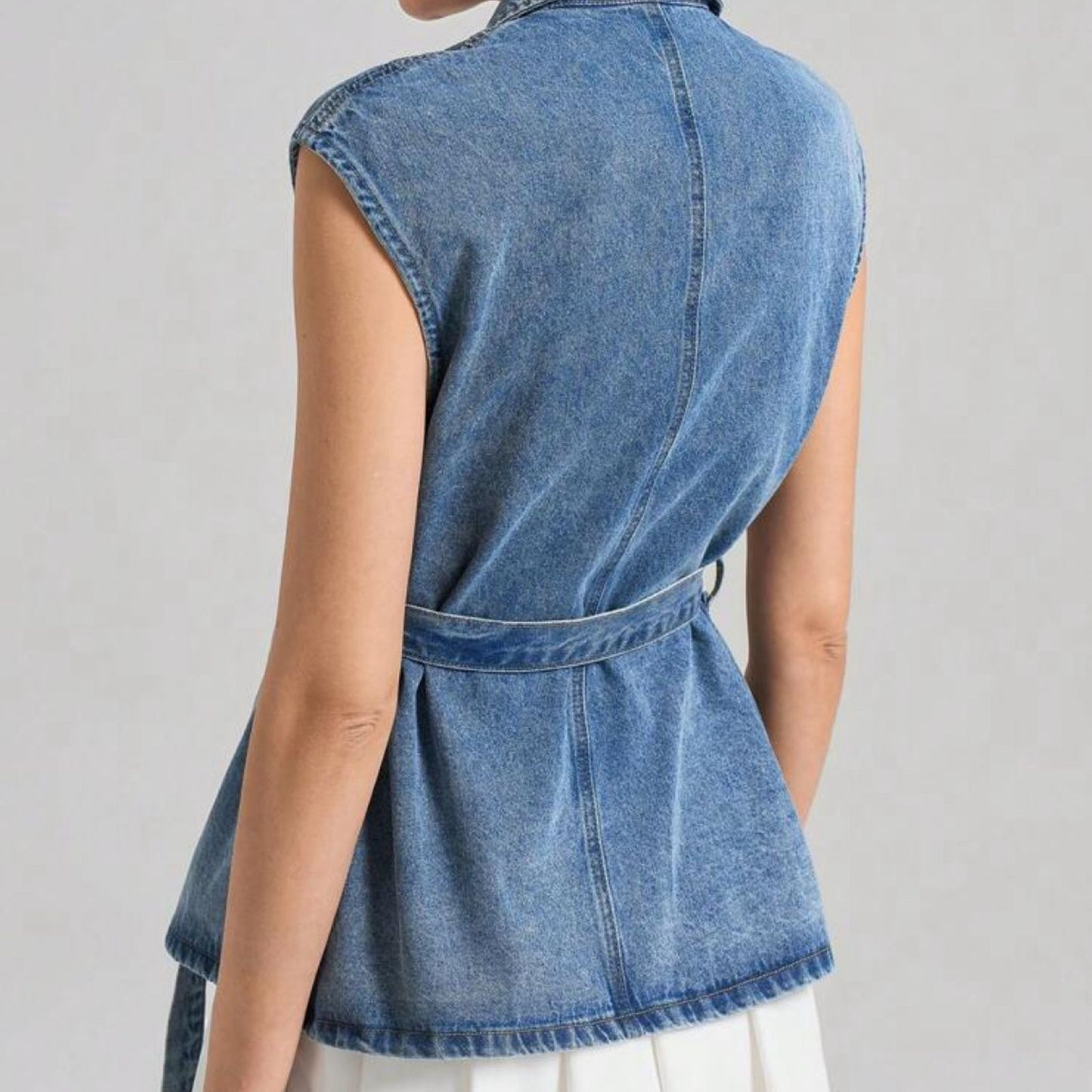 Top Tipo Chaleco en Denim con cinturón