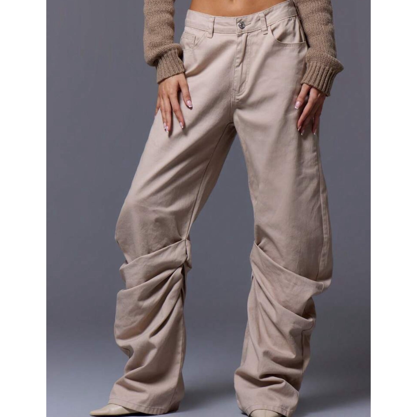 Pantalón tipo cargo contemporáneo