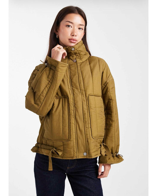 Chaqueta de Cuello Alto con Detalles