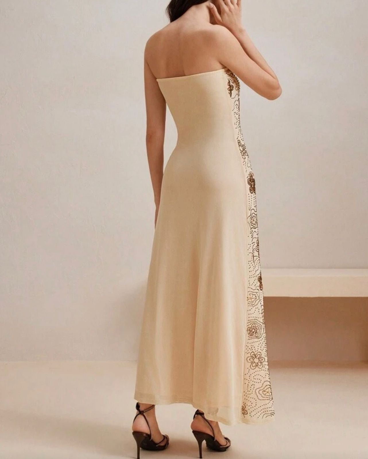 Maxi Vestido Strapless con Apliques Piedras Vm