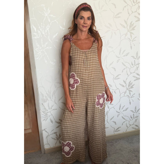 Overol de Cuadros con Apliques Florales Boho